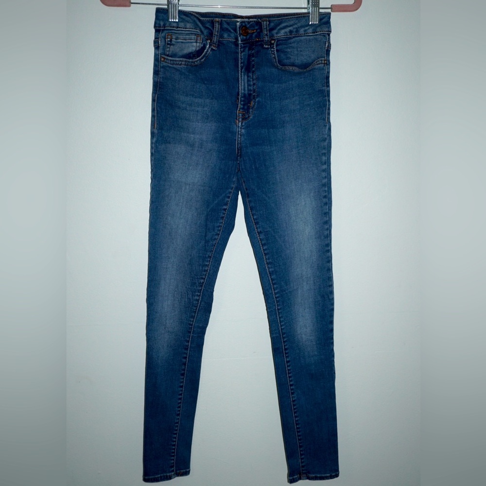 Forever 21 High Waist Medium Wash Skinny Jeans. Size 24. Stretch Material.